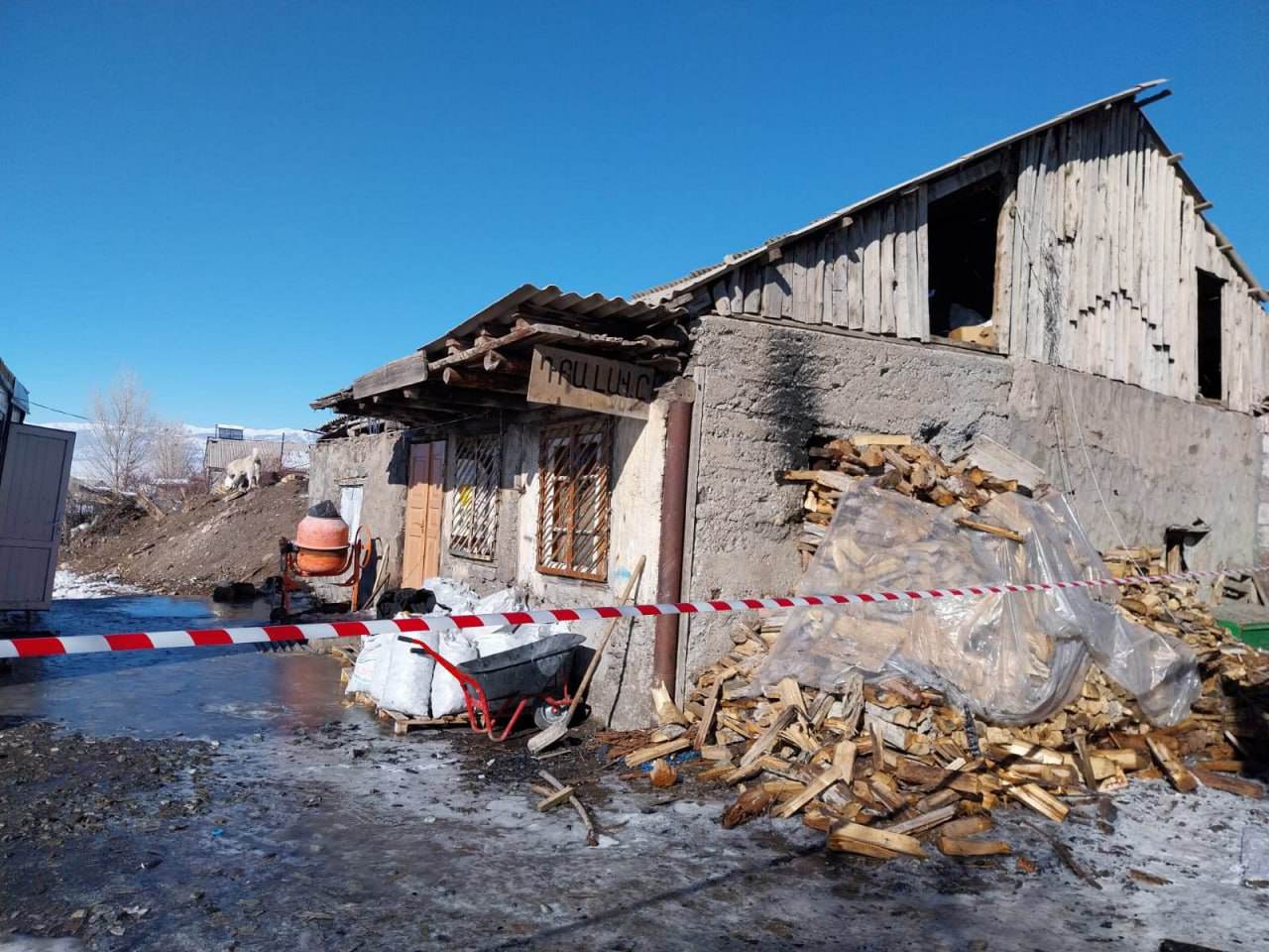 Водитель-срочник пытался разрушить стену горящего дома на «Урале», чтобы  спасти своих товарищей — СК представил новые обстоятельства пожара |  Factor.am