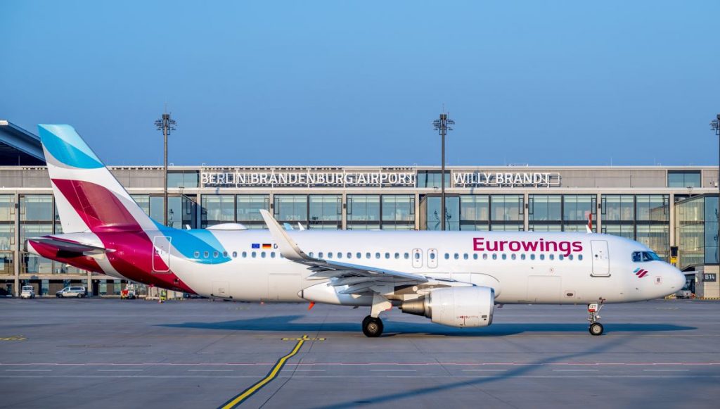 Eurowings заявила, что намерена выполнить в пятницу около 80% от запланированных рейсов