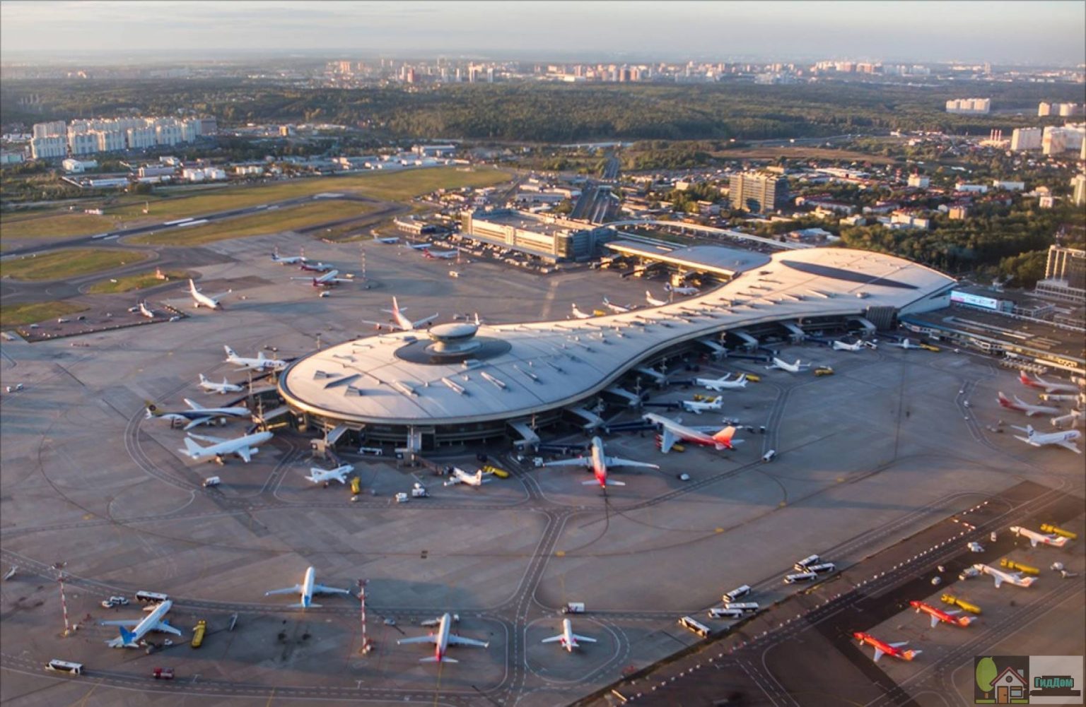 Մոսկվայում ինքնաթիռները սկսել են թռչել տարօրինակ երթուղիներով, ինքնաթիռները չեն կարողացել վայրէջք կատարել Մոսկվայում․ չվերթներ են չեղարկվել