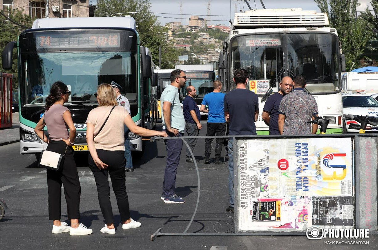 Телеграмм армения. Аэропорт Montpellier. Шаттл автобус. Автобусы на Кипре. Montpellier  Перевоз.