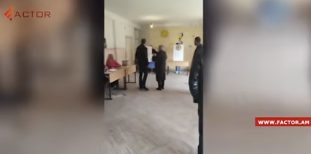 ՔՊ-ի վստահված անձն ուղղորդե՞լ է. խախտման ահազանգ Արթիկում, հանձնաժողովի նախագահը հակադարձում է. ՏԵՍԱՆՅՈՒԹ