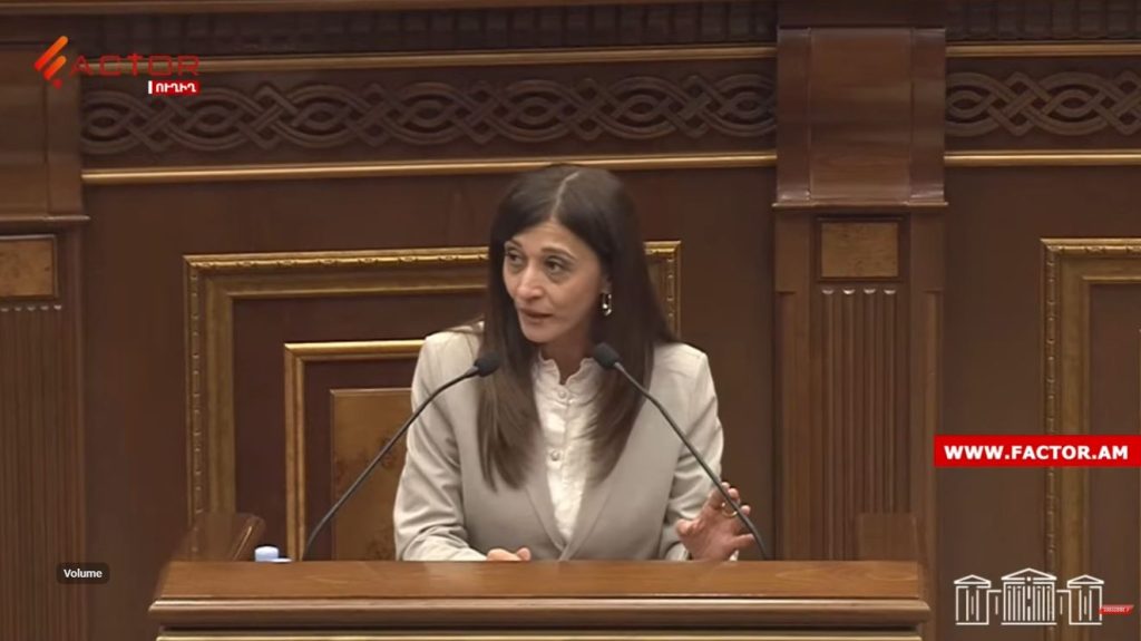 «Այ մարդ, դե սուս մնա, հանգստացի»․ ԱԺ-ում իրավիճակը մի պահ լարվեց․ ՏԵՍԱՆՅՈՒԹ
