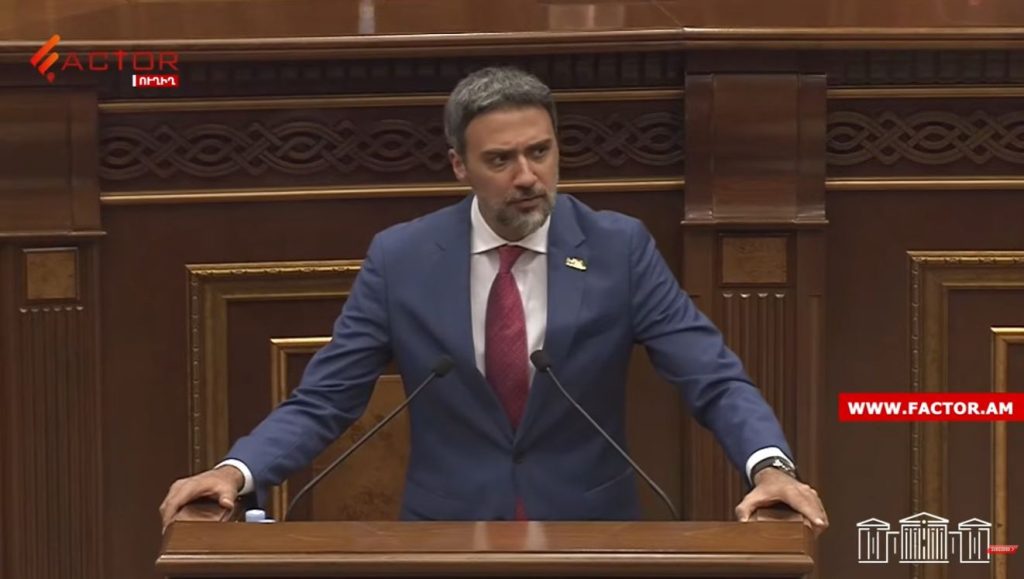 Վարդևանյանը բորբոքվեց․ «Եկե՛ք ու Նարեկ Կարապետյանից ներողություն խնդրեք»․ ՏԵՍԱՆՅՈՒԹ