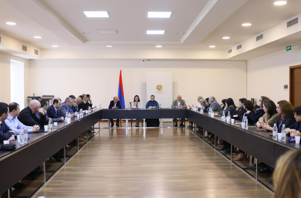 Ժաննա Անդրեասյանը գիտական ինստիտուտների ղեկավարների հետ քննարկել է ոլորտի բարեփոխումները